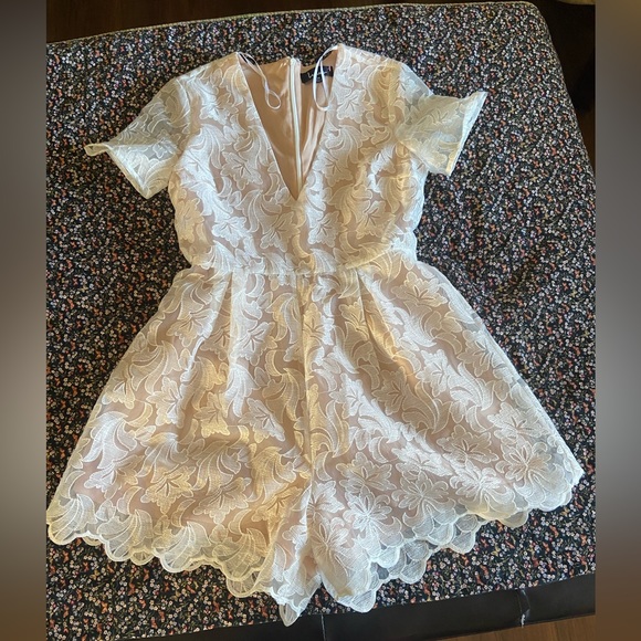 LULUS Embroidered Floral Organza Romper Sz M NWOT - Picture 5 of 8